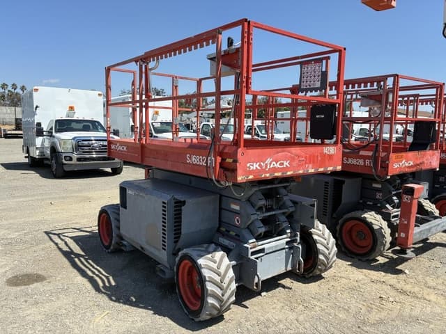 Image of Sky Jack SJ6832RT equipment image 3