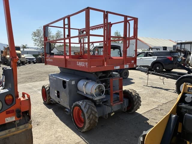 Image of Sky Jack SJ6832RT equipment image 3