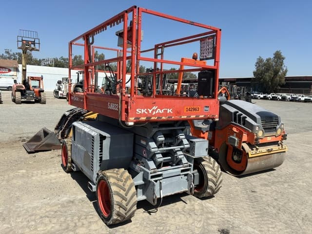 Image of Sky Jack SJ6832RT equipment image 1