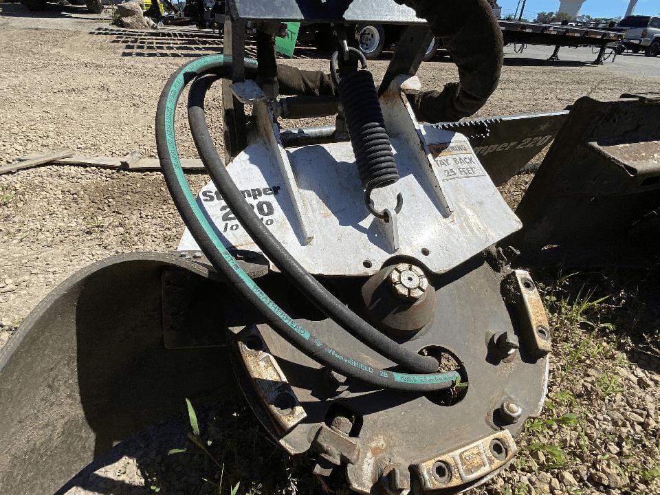 2014 Stumper 220 Equipment Image0