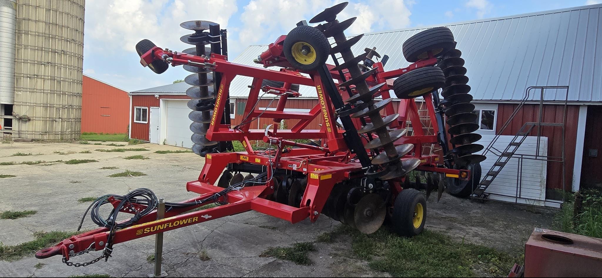 2014 Sunflower 1435 Equipment Image0