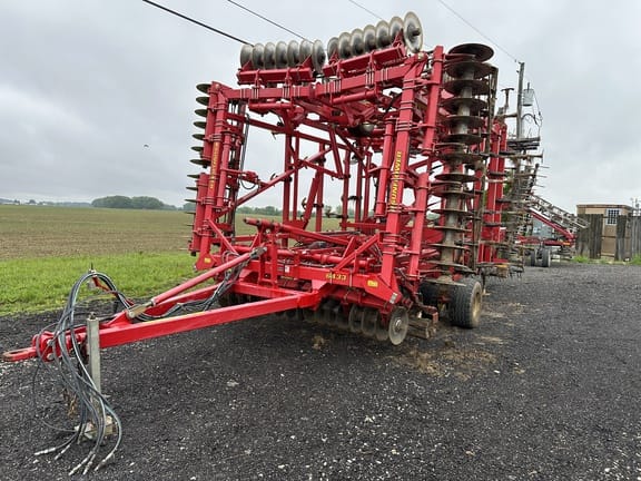 2014 Sunflower 6433 Equipment Image0