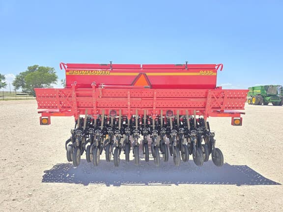 Image of Sunflower 9435 equipment image 3