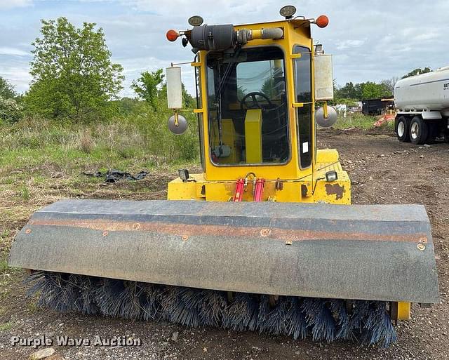 Image of Superior Broom SM80J equipment image 1