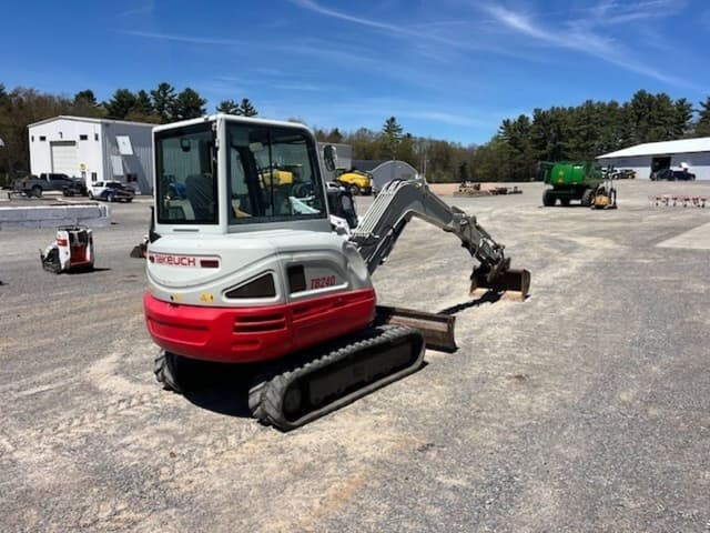 Image of Takeuchi TB240 equipment image 4