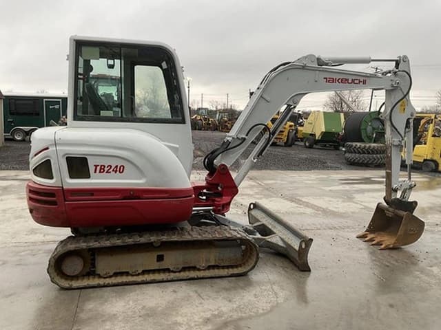 Image of Takeuchi TB240 equipment image 4