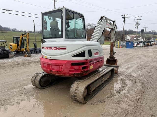 Image of Takeuchi TB260 equipment image 4