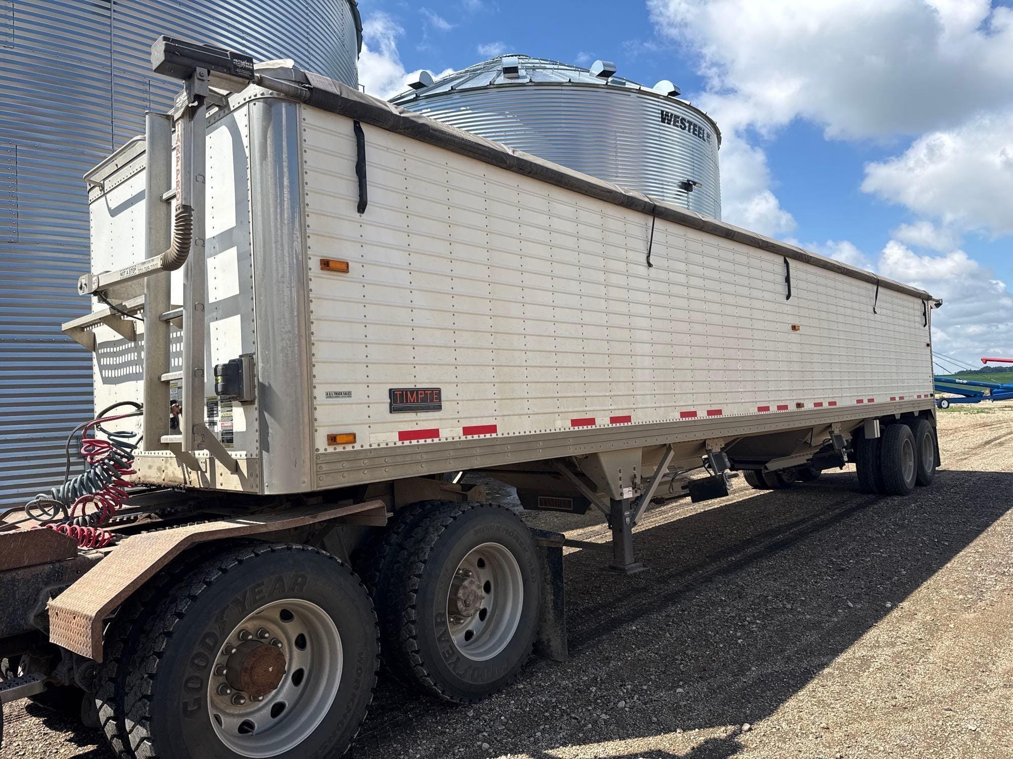 2014 Timpte Hopper Equipment Image0