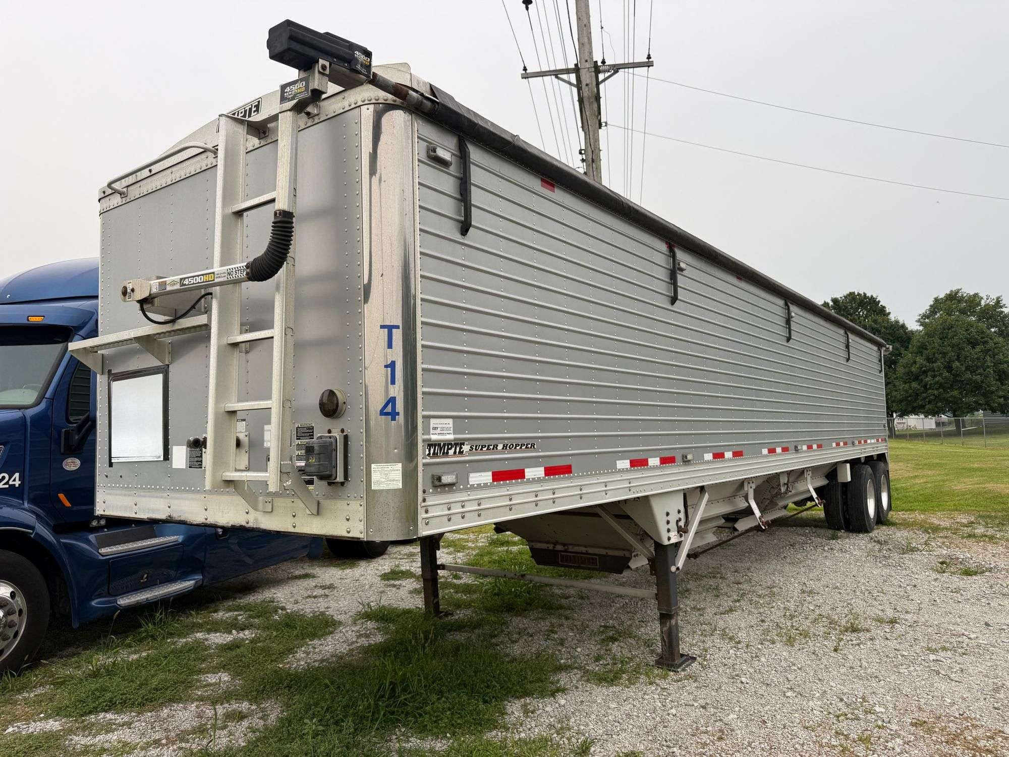 2014 Timpte Super Hopper Equipment Image0