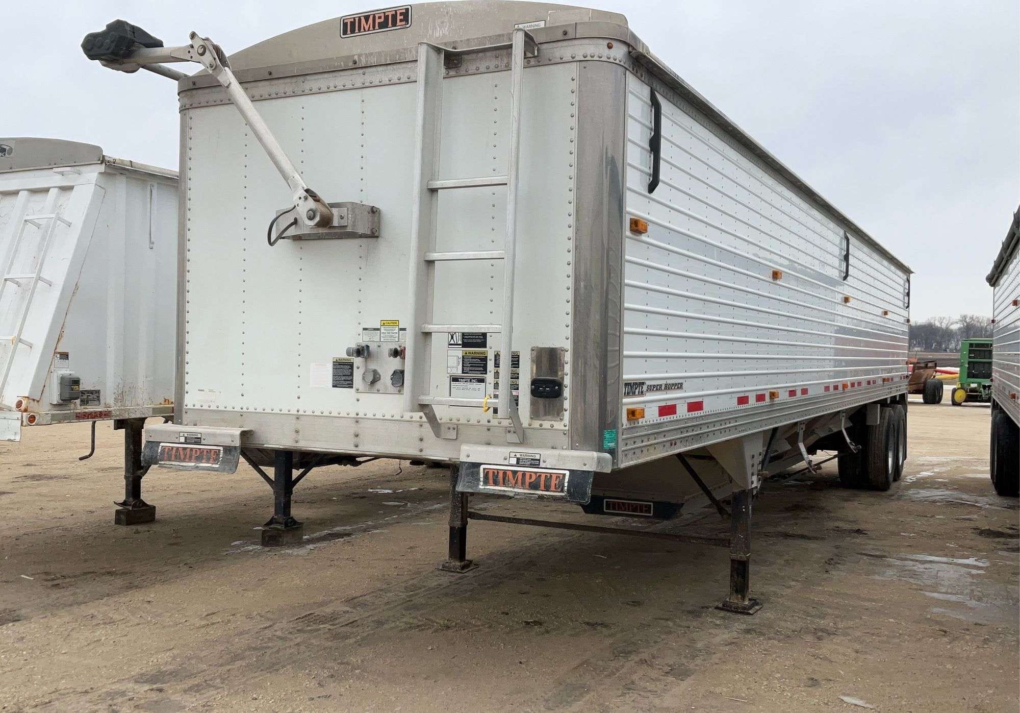 2014 Timpte Super Hopper Equipment Image0