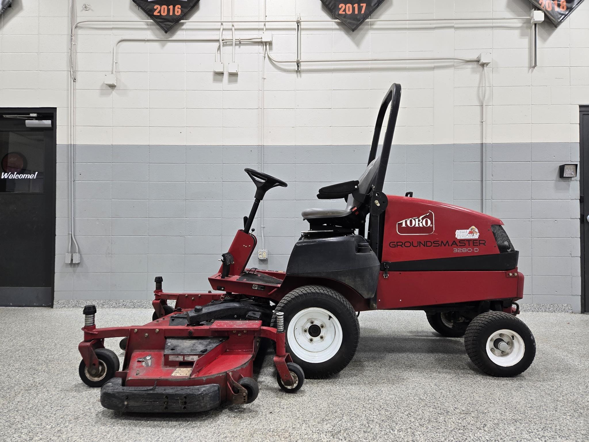 2014 Toro Groundsmaster 3280-D Equipment Image0