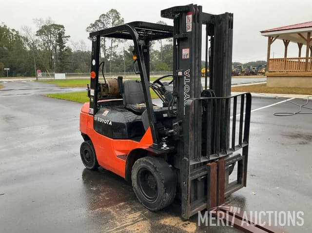 Image of Toyota 7FGU25 equipment image 2