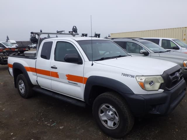 Image of Toyota Tacoma equipment image 1