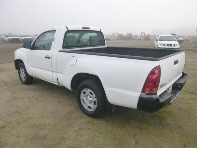 Image of Toyota Tacoma equipment image 3