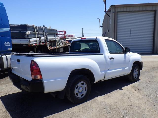 Image of Toyota Tacoma equipment image 2