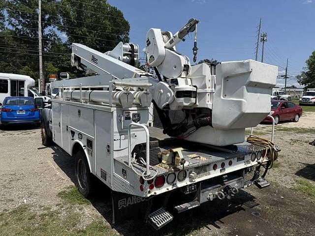 Image of Ford F-550 equipment image 3