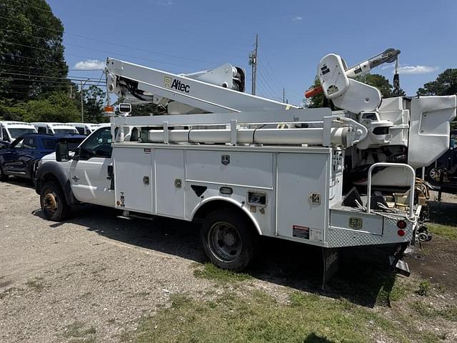 Image of Ford F-550 equipment image 4