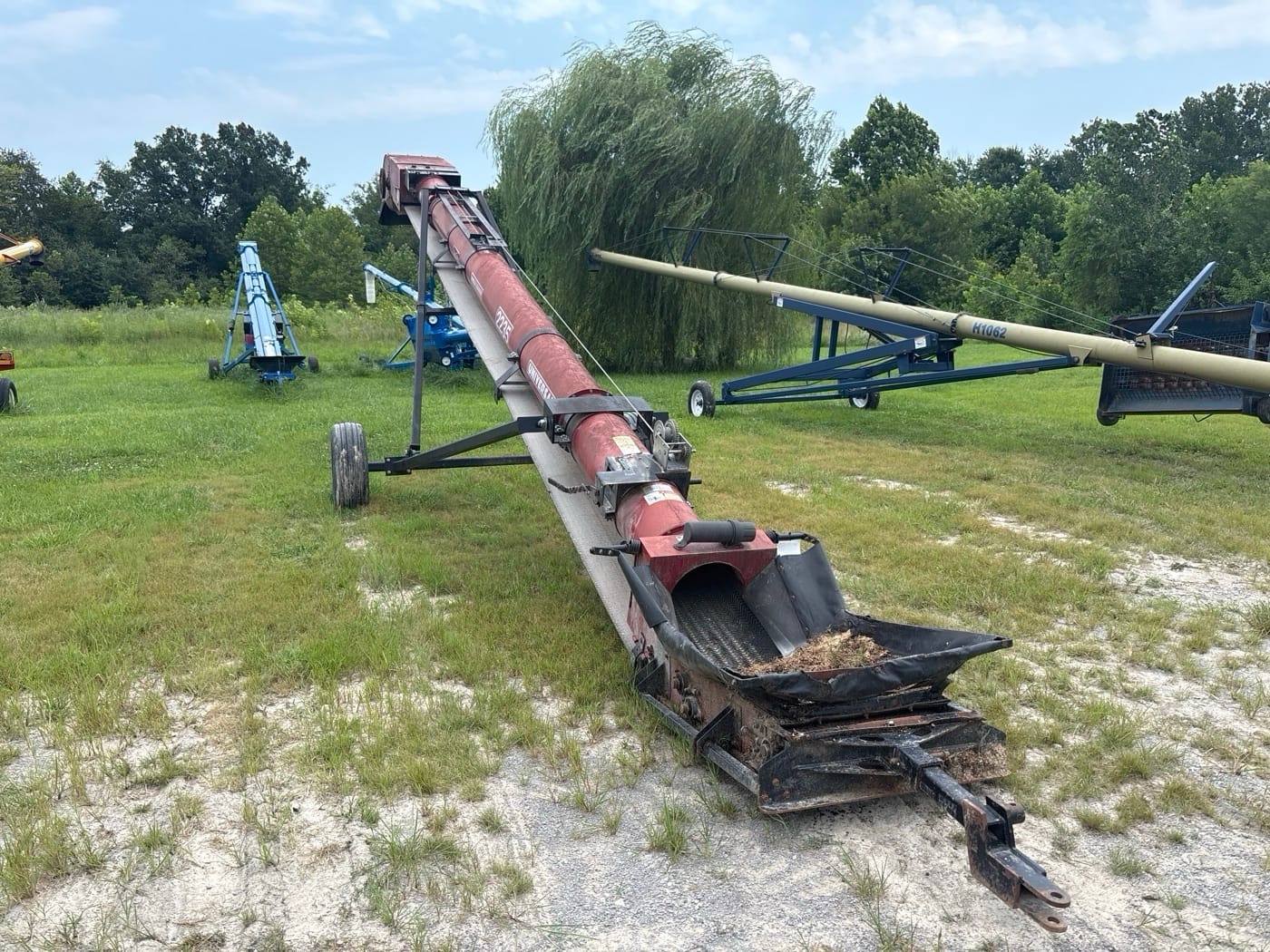 2014 Universal 2235 Equipment Image0