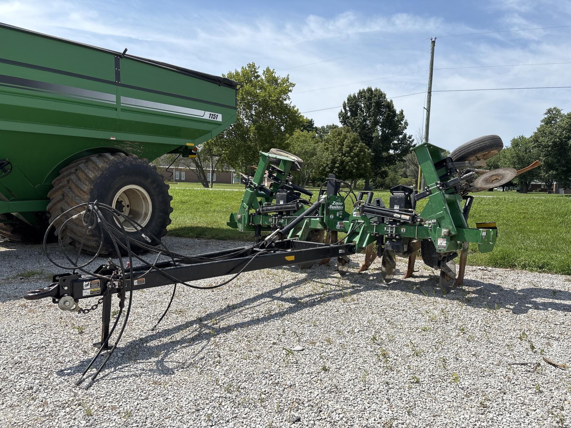 2014 Unverferth Zone-Builder 132 Equipment Image0