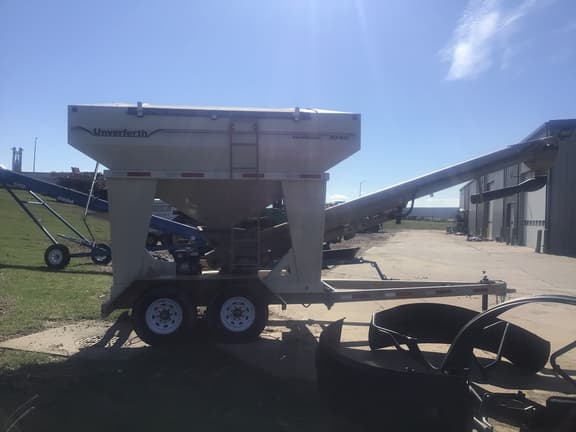 Image of Unverferth Seed Runner 2750 equipment image 4