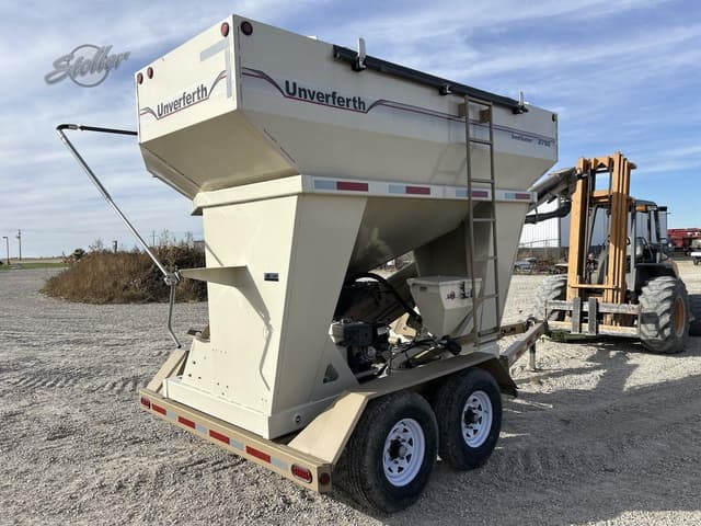 Image of Unverferth Seed Runner 2750 equipment image 2