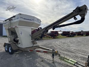 2014 Unverferth Seed Runner 2750 Image