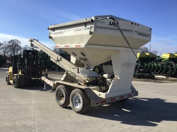 Image of Unverferth Seed Runner 2750 equipment image 3