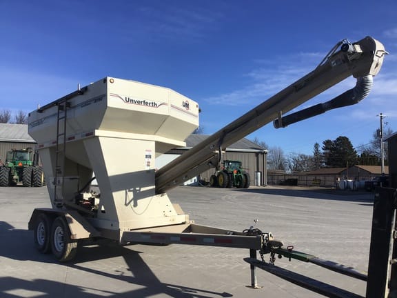 2014 Unverferth Seed Runner 2750 Equipment Image0