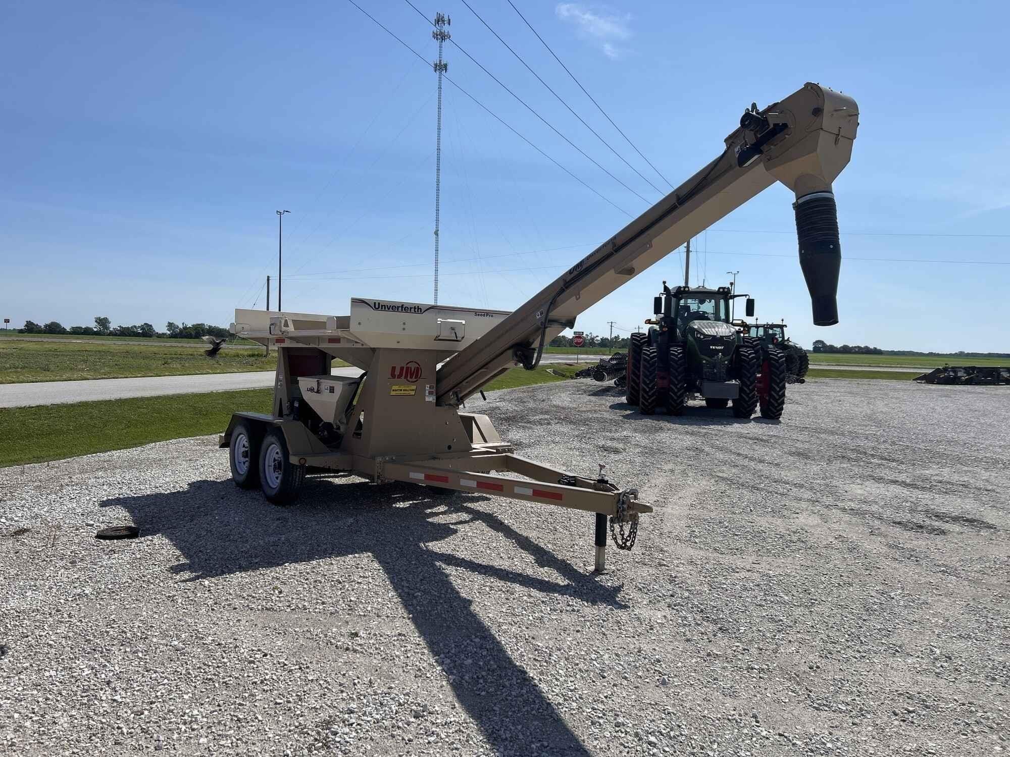 2014 Unverferth 400 Equipment Image0