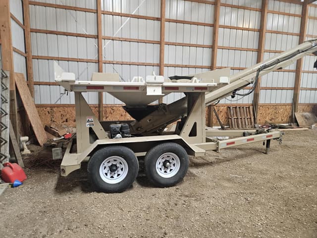 Image of Unverferth Seed Pro 400 equipment image 1