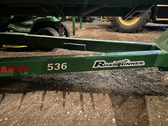 2014 Unverferth Roadrunner 536 Equipment Image0