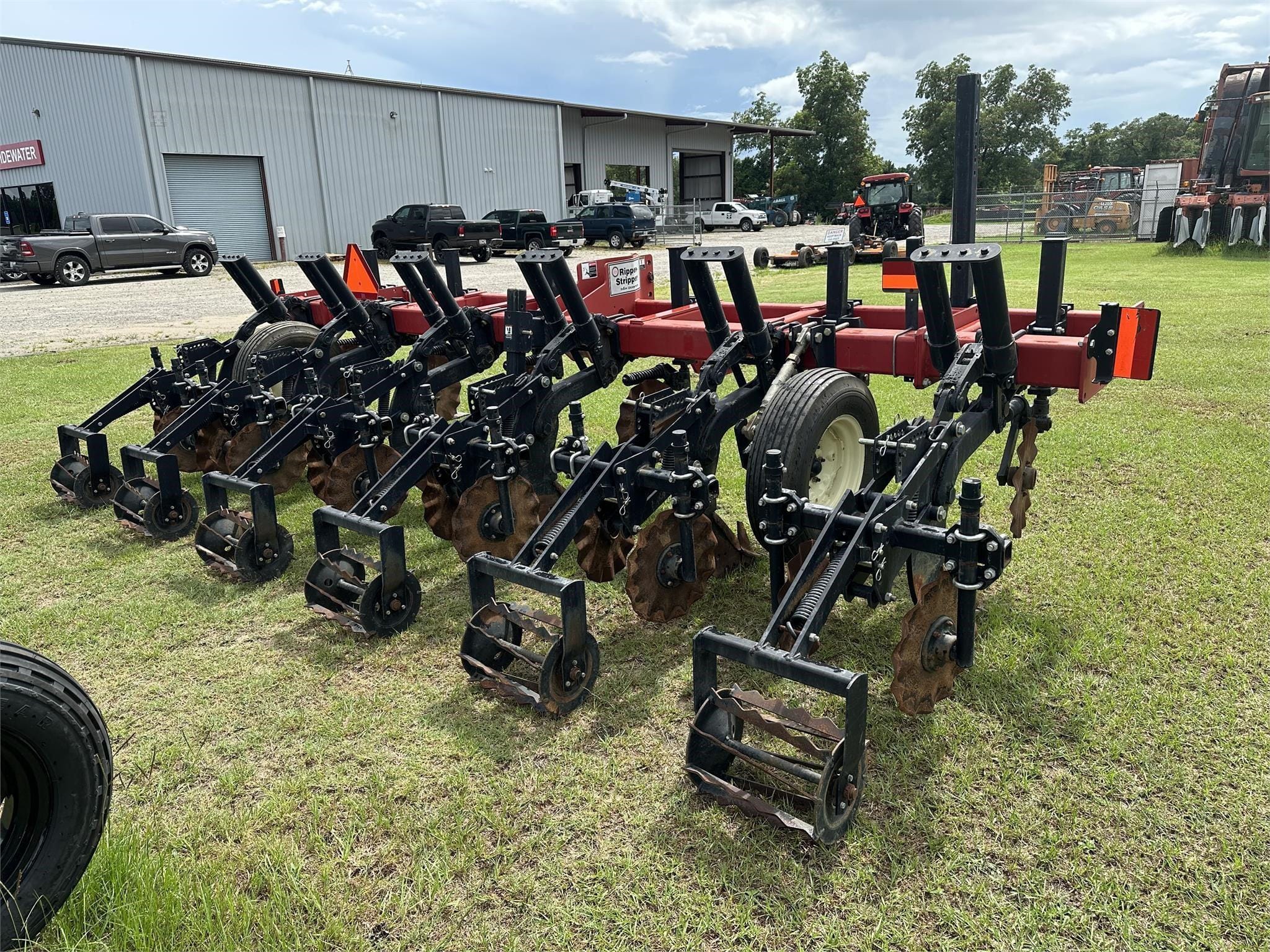 2014 Unverferth Ripper-Stripper 330 Equipment Image0