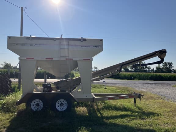 Image of Unverferth Seed Runner 2750 equipment image 4