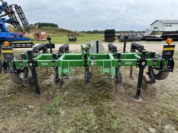 Main image Unverferth Zone-Builder 122