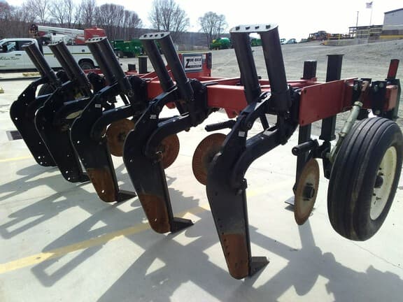 Image of Unverferth Zone-Builder 130 equipment image 2