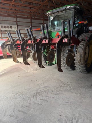 2014 Unverferth Zone-Builder 130 Equipment Image0