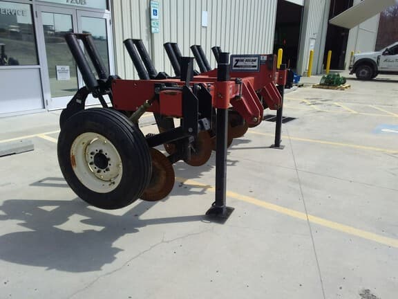 Image of Unverferth Zone-Builder 130 equipment image 1