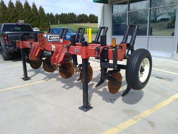 2014 Unverferth Zone-Builder 130 Equipment Image0