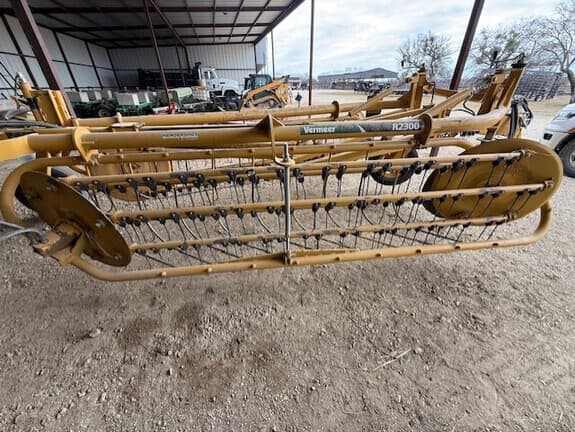 Image of Vermeer R2300 equipment image 4