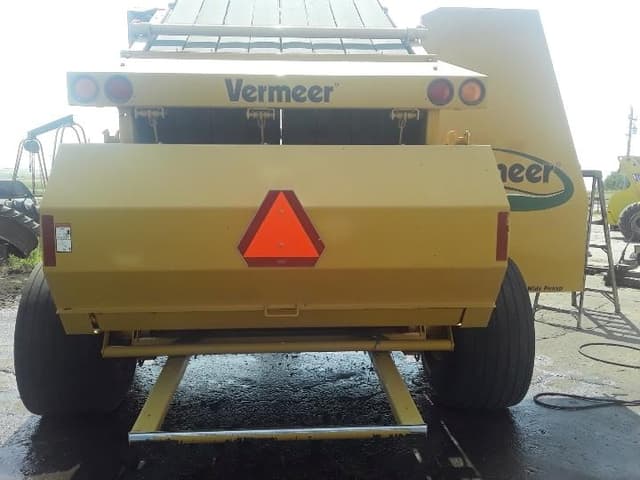 Image of Vermeer 605 Super M equipment image 4