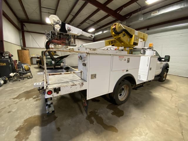 Image of Ford F-550 equipment image 4