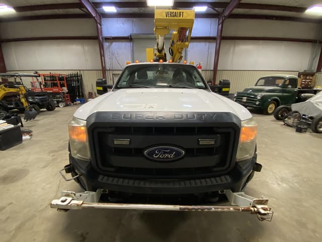 Image of Ford F-550 equipment image 2