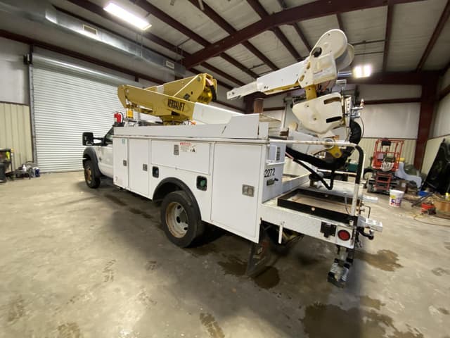 Image of Ford F-550 equipment image 3