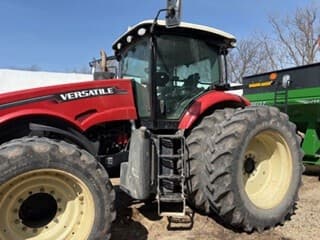 Image of Versatile 310 equipment image 1