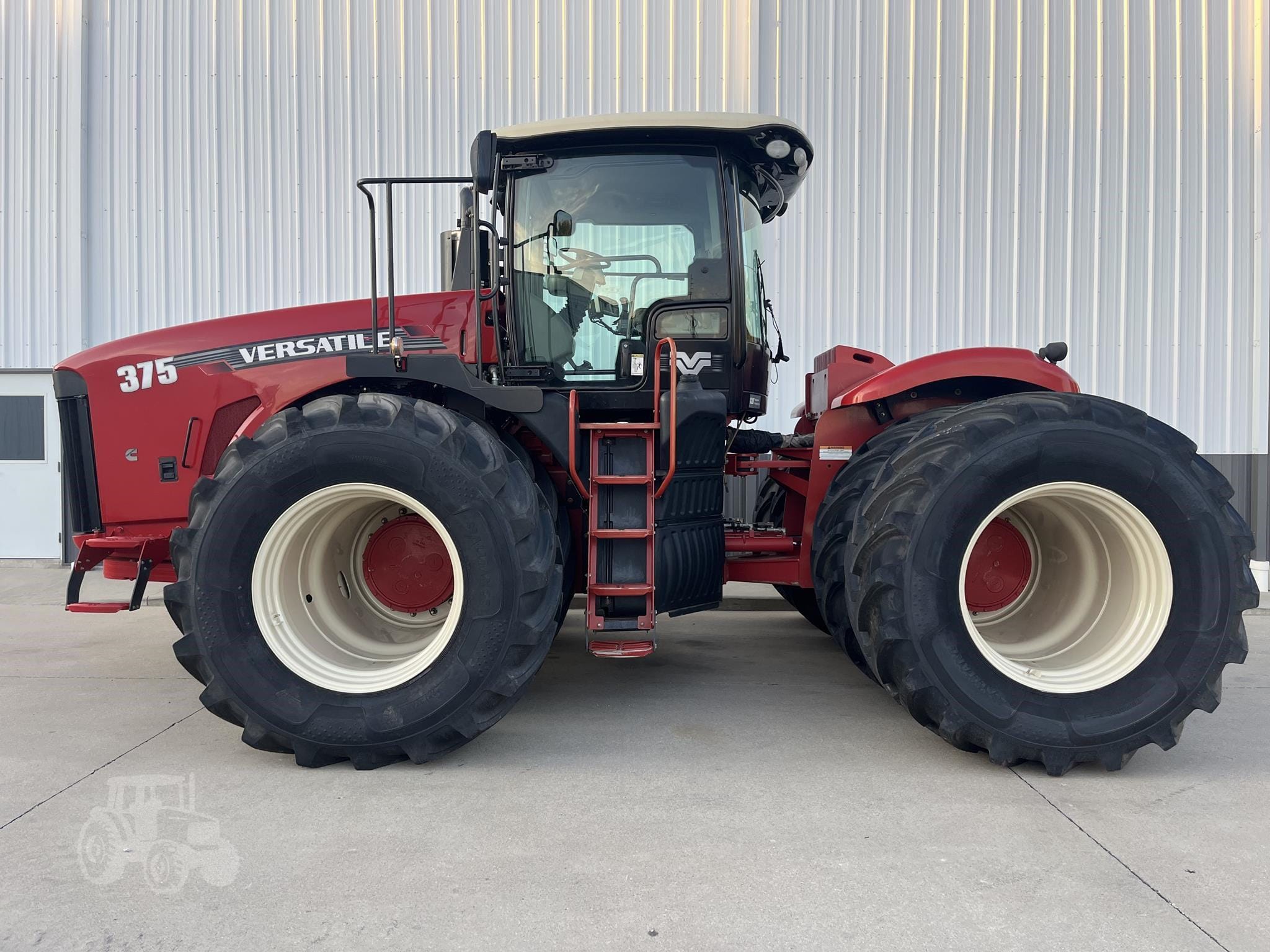 2014 Versatile 375 Equipment Image0