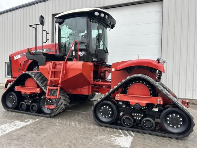 Image of Versatile 550DT equipment image 4