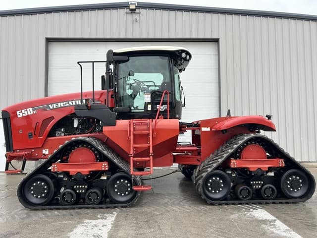 Image of Versatile 550DT equipment image 2