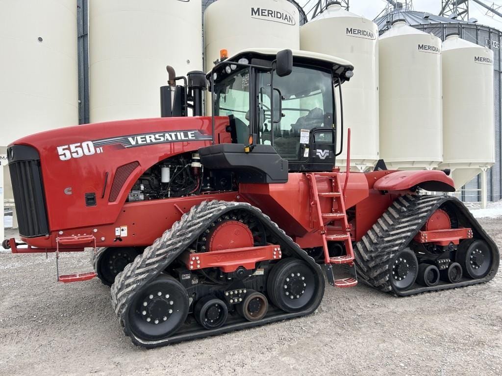 2014 Versatile 550DT Equipment Image0