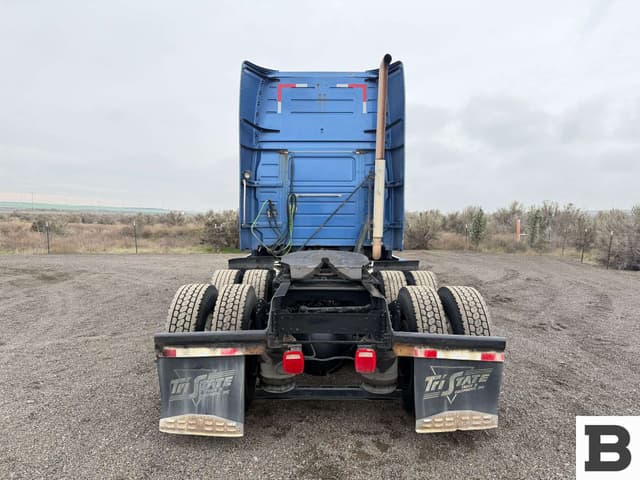 Image of Volvo VNL670 equipment image 4