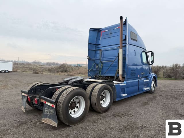 Image of Volvo VNL670 equipment image 3